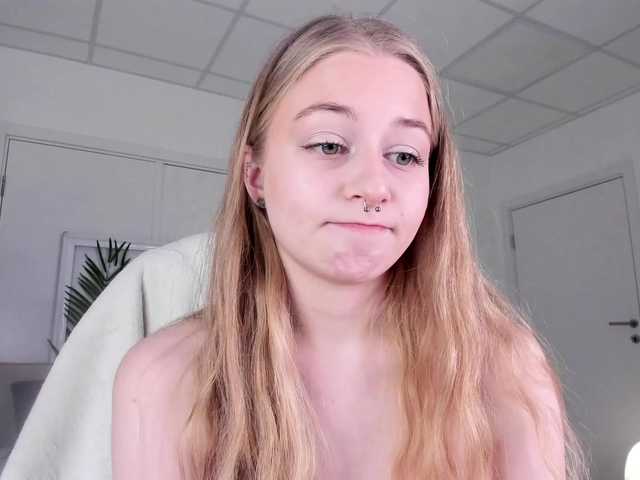 MiaMeowa's BongaCams show and profile