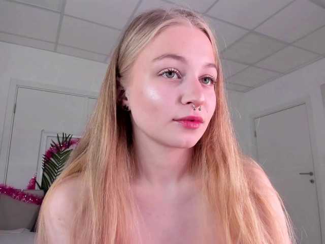 MiaMeowa's BongaCams show and profile