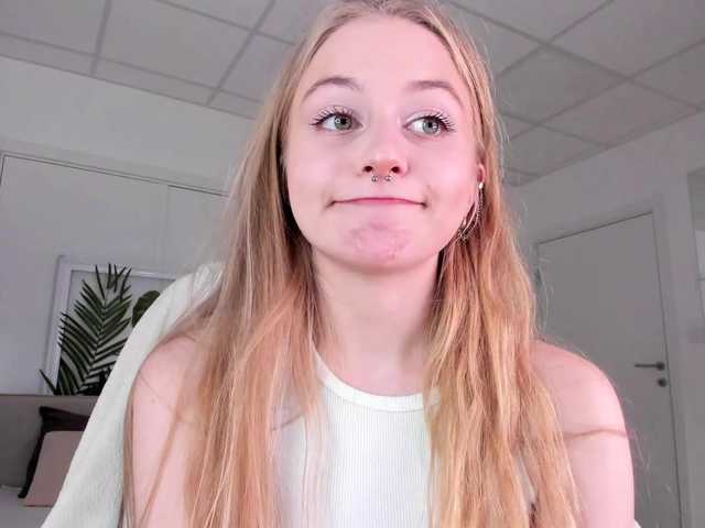 MiaMeowa's BongaCams show and profile