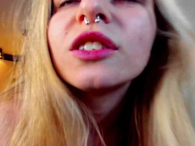 MiaMeowa Live Webcam on BongaCams