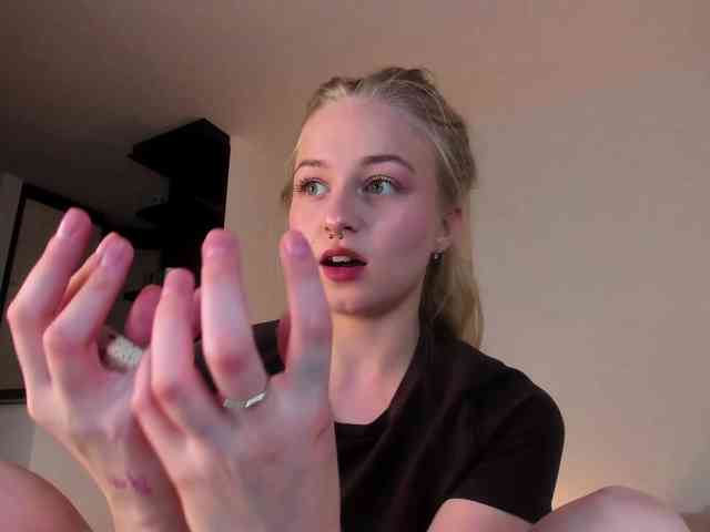 MiaMeowa webcam