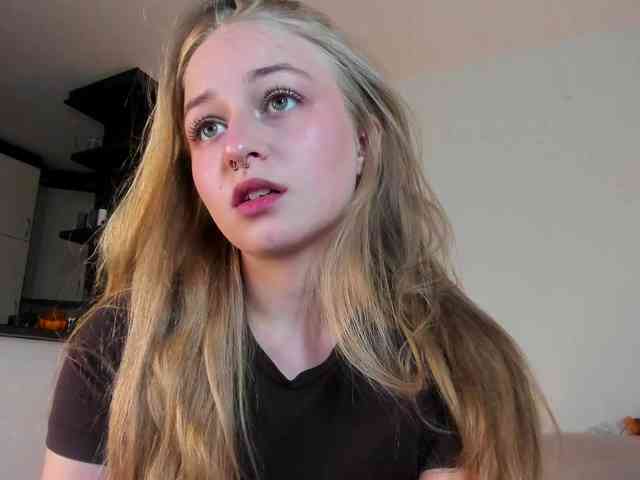 MiaMeowa webcam