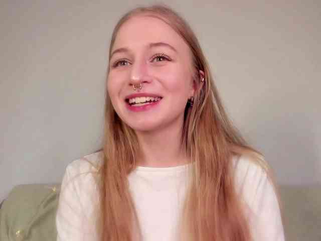 MiaMeowa Live Webcam on BongaCams