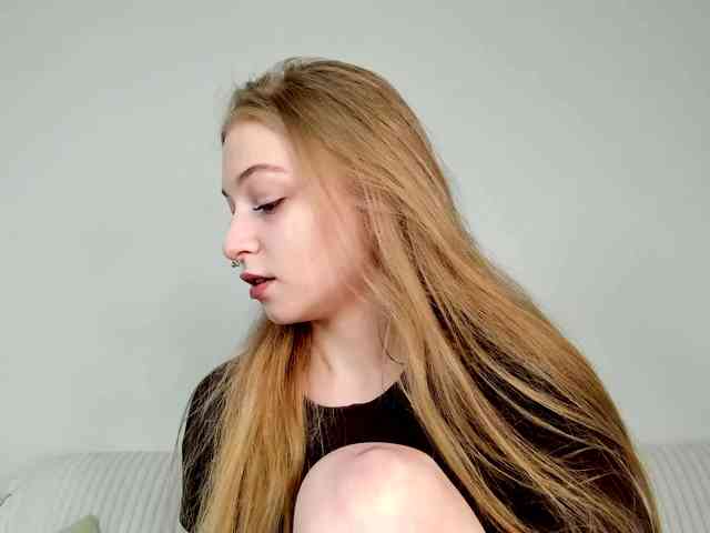 MiaMeowa Live Webcam on BongaCams