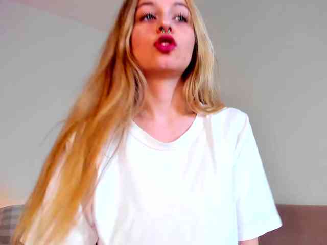 MiaMeowa Live Webcam on BongaCams
