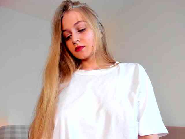 MiaMeowa Live Webcam on BongaCams