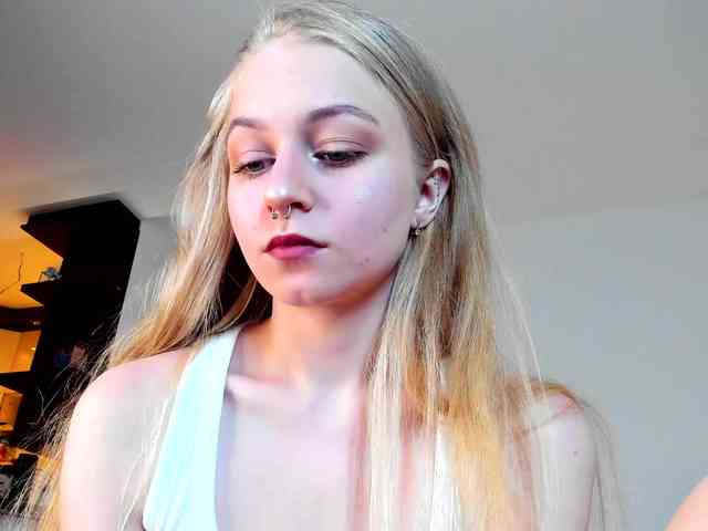 nude striptease MiaMeowa