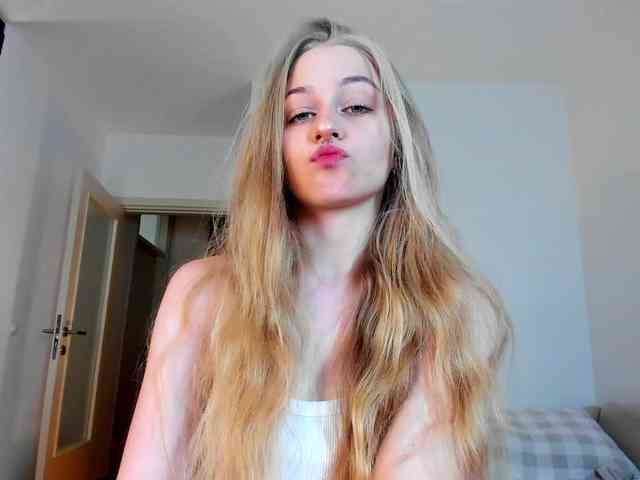 MiaMeowa webcam
