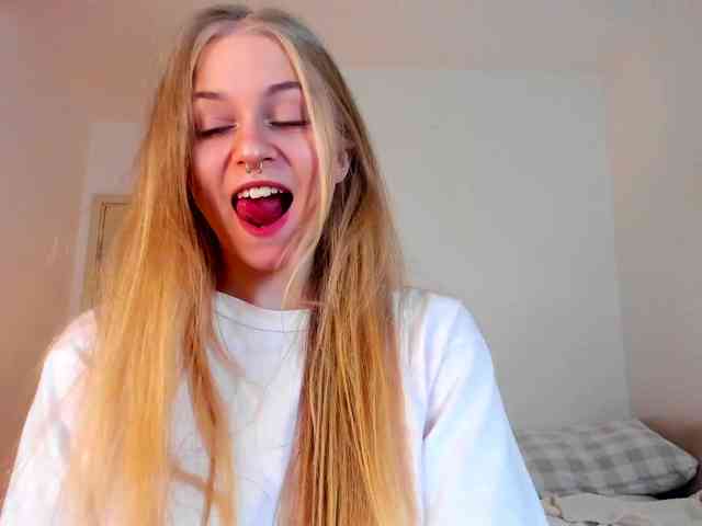 naked video chat MiaMeowa