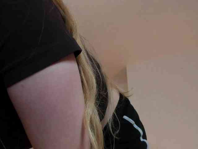 MiaMeowa webcam