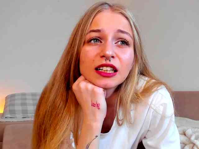 MiaMeowa Live Webcam on BongaCams
