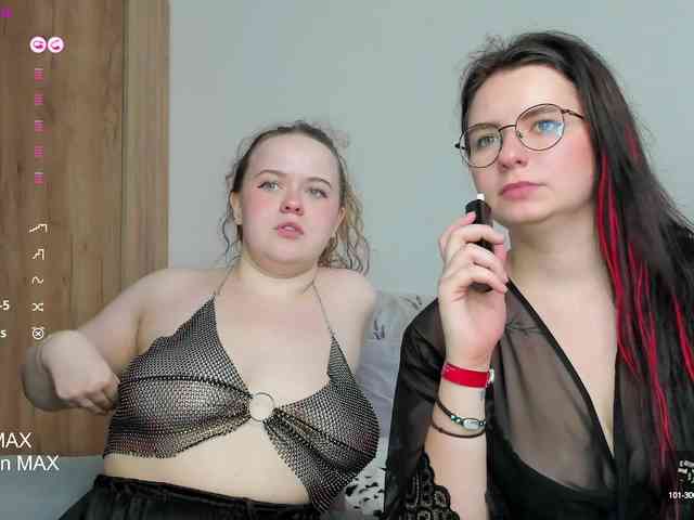 Kitty-and-Hannah webcam