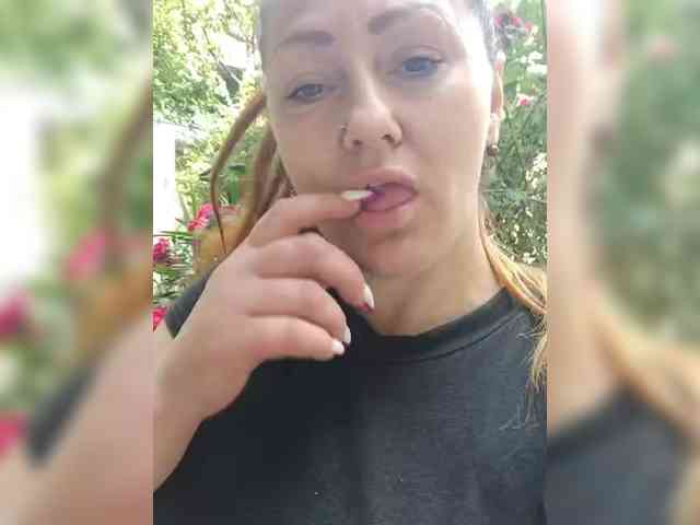 ZlataGoldie webcam