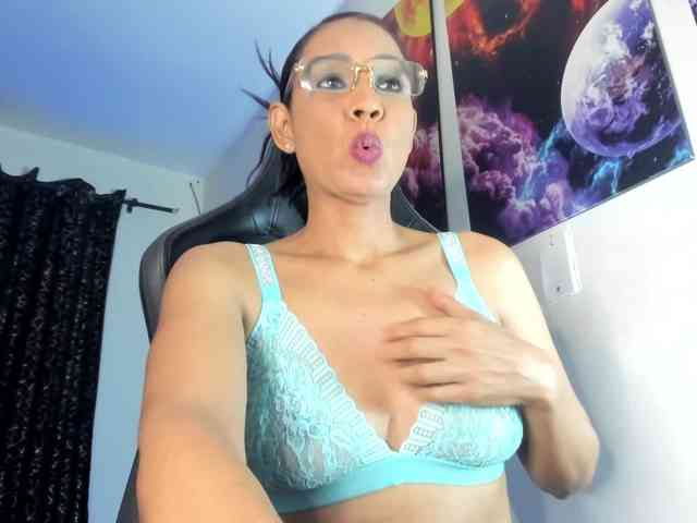 lazzy-blake webcam