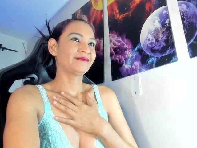 lazzy-blake webcam