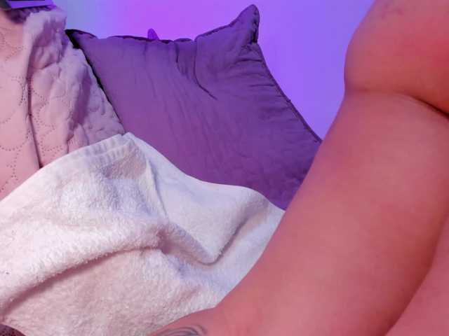 aniiieee's BongaCams show and profile