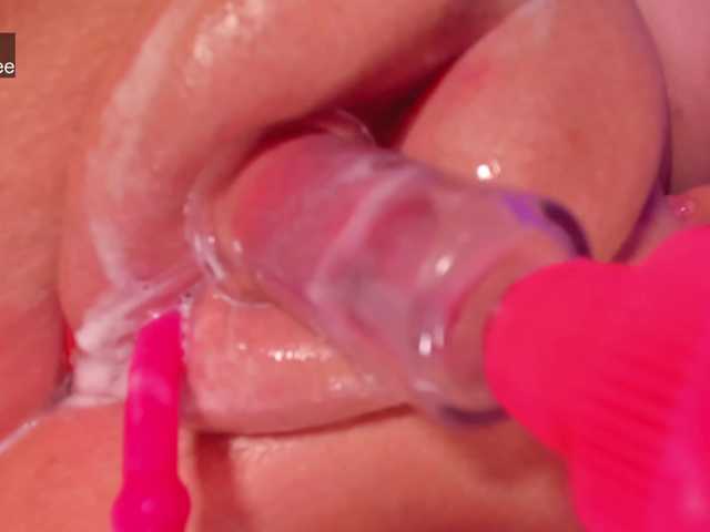 aniiieee's BongaCams show and profile