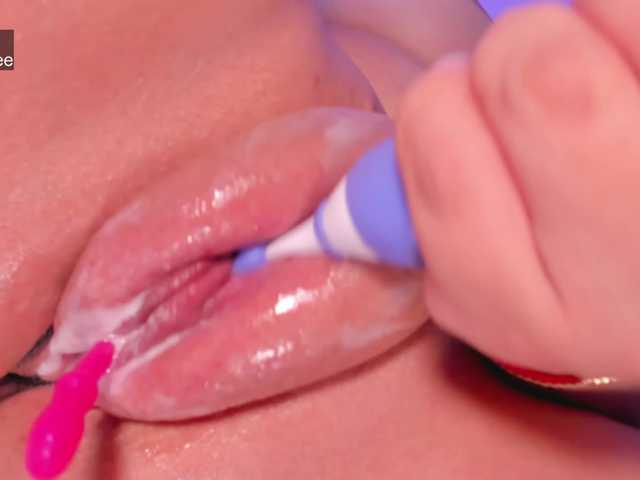 aniiieee's BongaCams show and profile