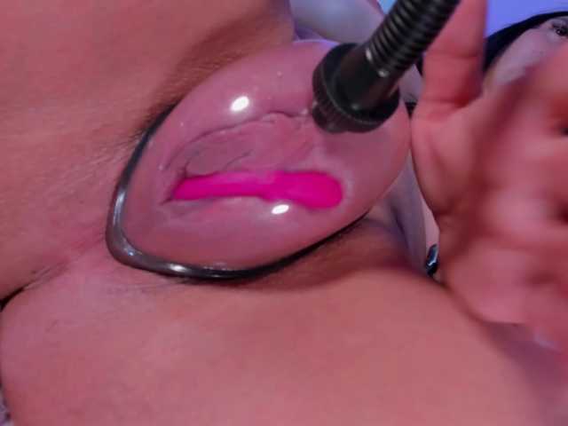 aniiieee's BongaCams show and profile