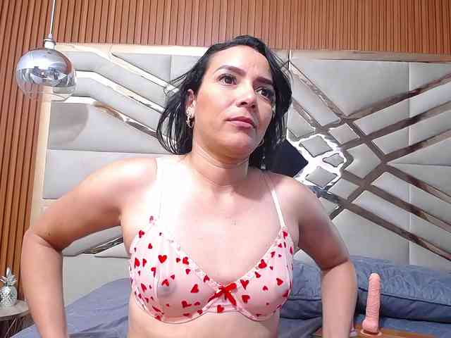 Sexyladyandhot webcam