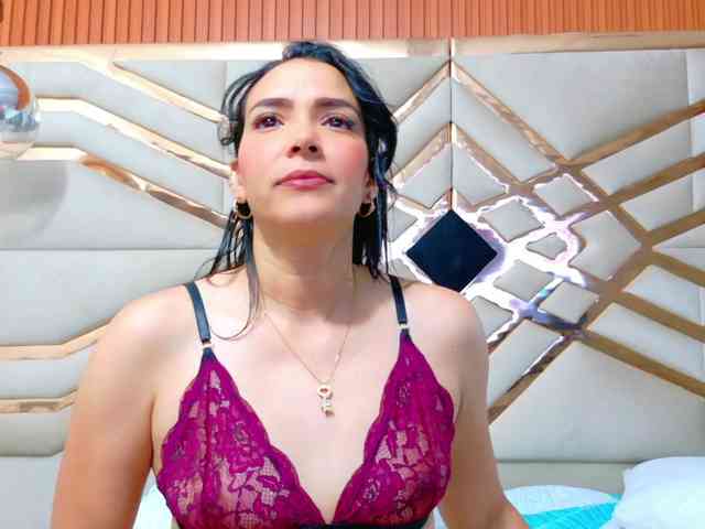Sexyladyandhot webcam