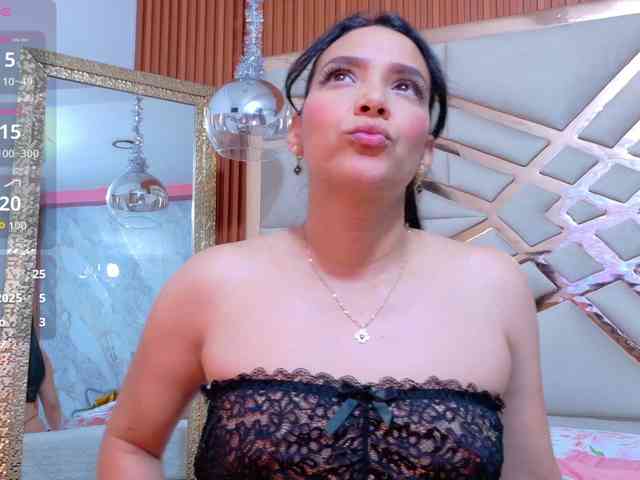 Sexyladyandhot webcam