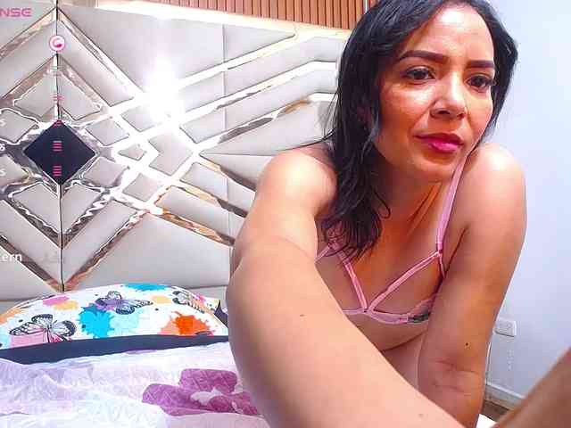 Sexyladyandhot webcam