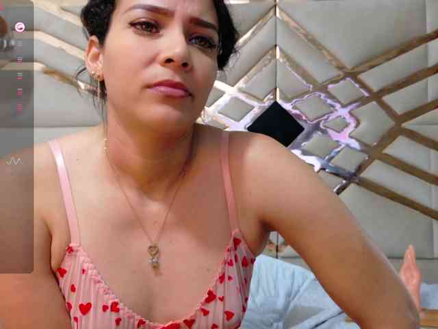 Sexyladyandhot webcam