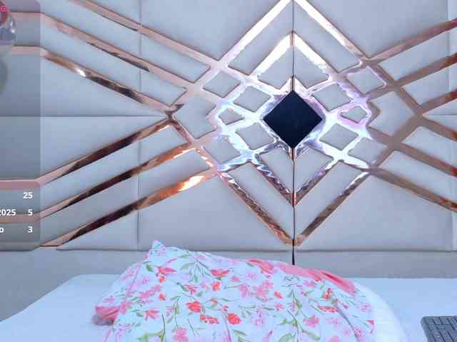 Sexyladyandhot webcam