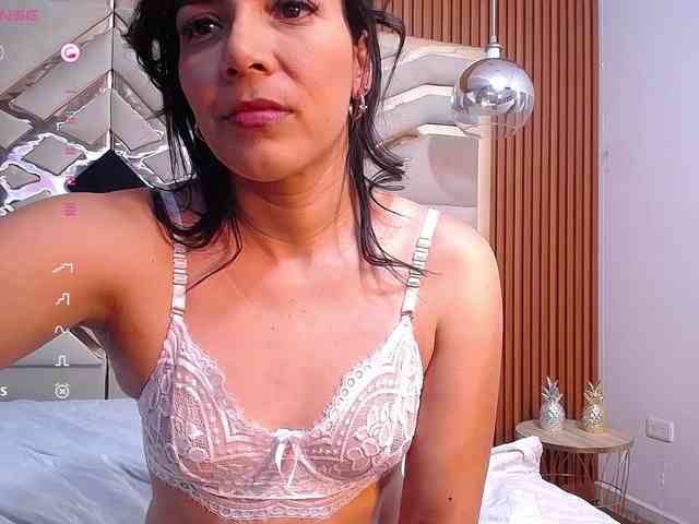 Sexyladyandhot webcam