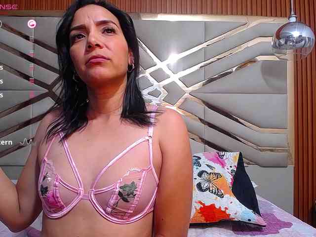 Sexyladyandhot webcam