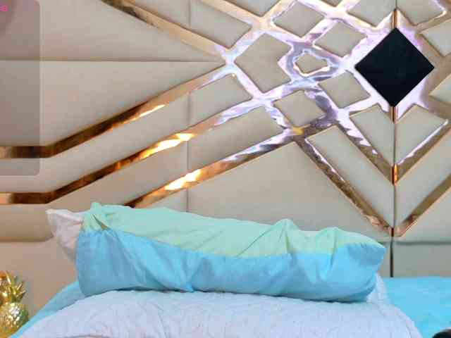 Sexyladyandhot webcam