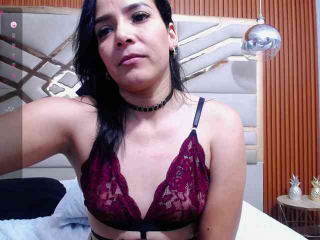 Sexyladyandhot webcam