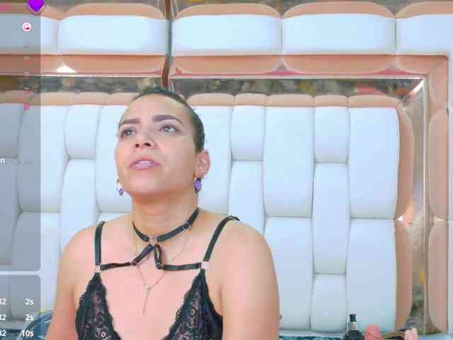 Sexyladyandhot webcam