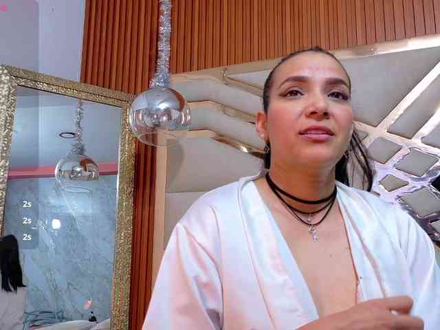 Sexyladyandhot webcam