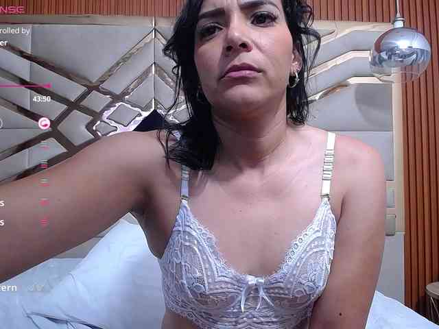 Sexyladyandhot webcam