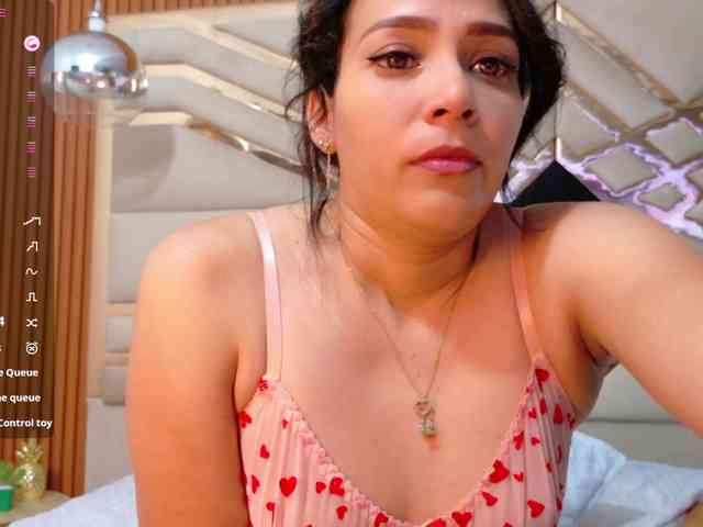 Sexyladyandhot webcam