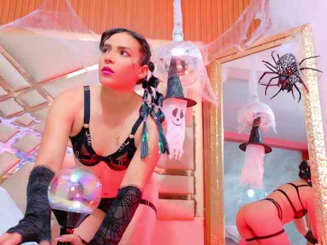 Sexyladyandhot webcam