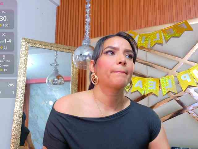 Sexyladyandhot webcam