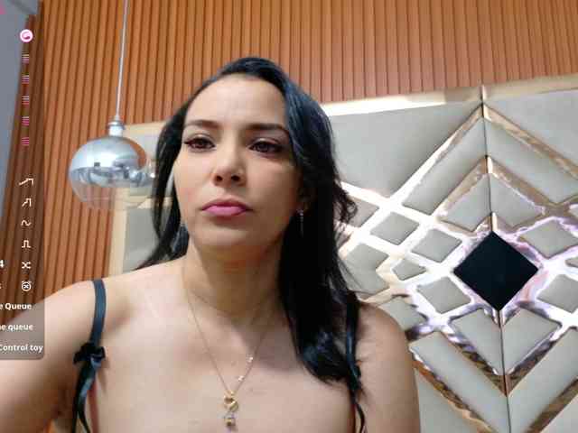 Sexyladyandhot webcam