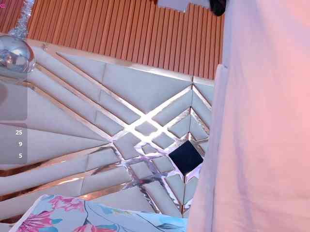 Sexyladyandhot webcam