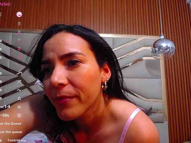 Sexyladyandhot webcam