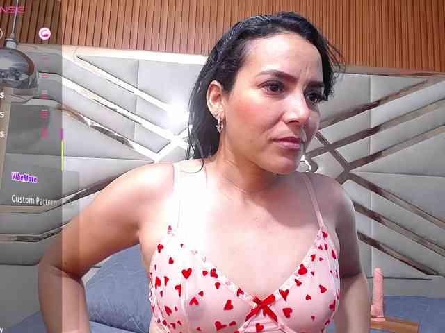 Sexyladyandhot webcam
