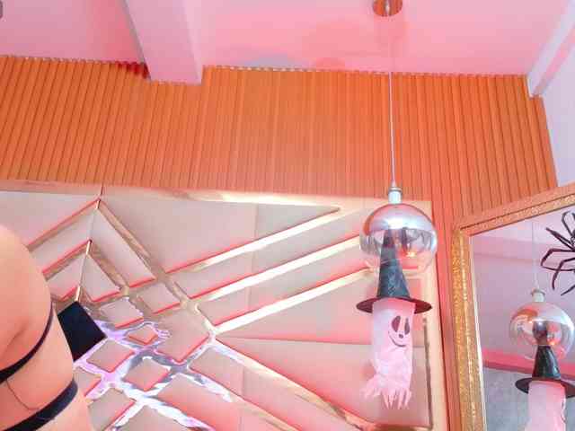 Sexyladyandhot webcam