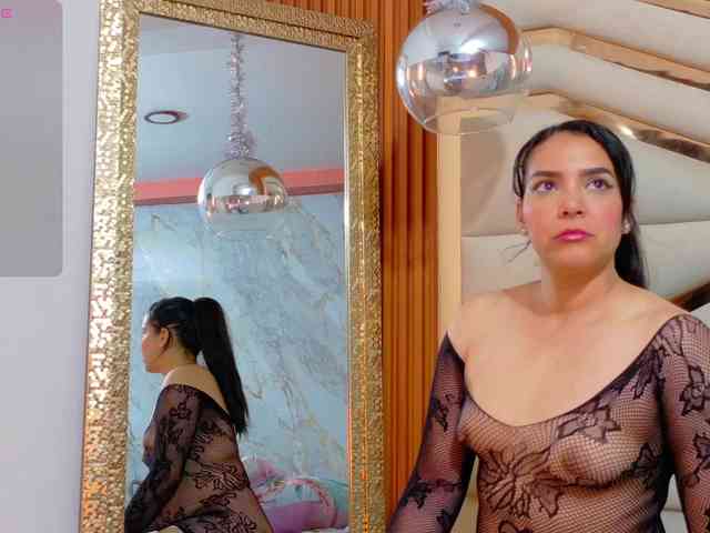 Sexyladyandhot webcam