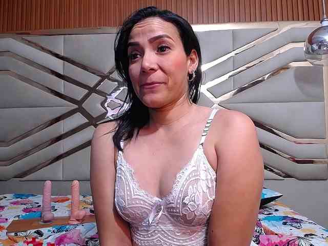 Sexyladyandhot webcam