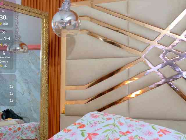 Sexyladyandhot webcam