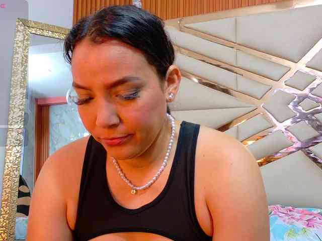 Sexyladyandhot webcam