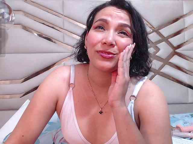 Sexyladyandhot webcam