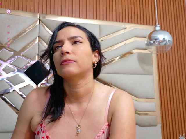 Sexyladyandhot webcam